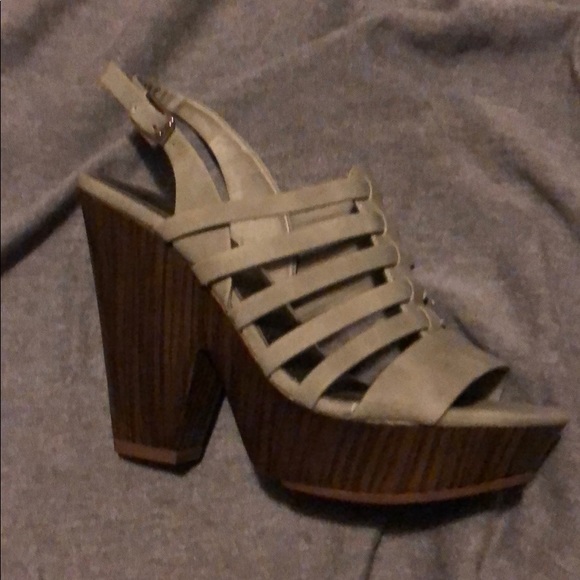 Guess Sandal Peep Toe Block Heel - Picture 2 of 5